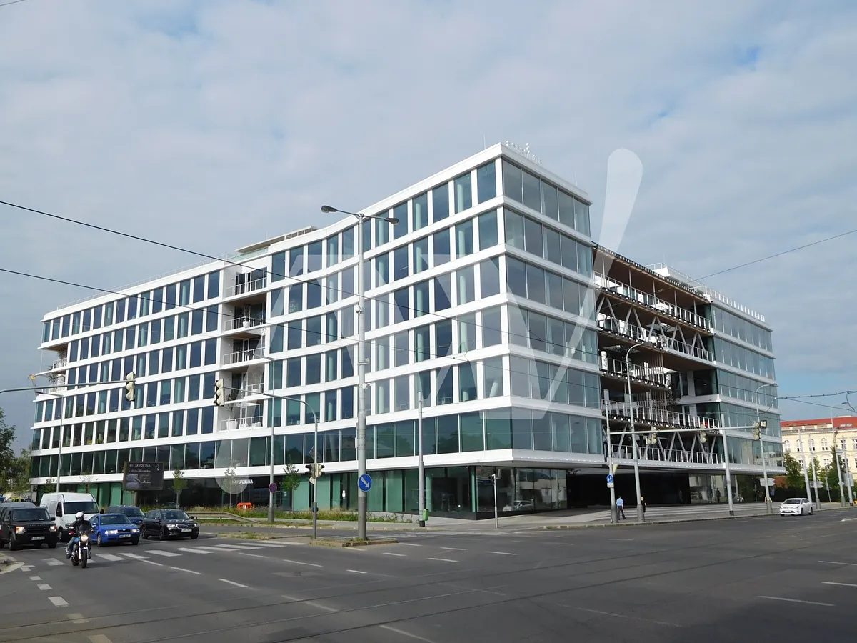 Pronájem kanceláře 648 m²
